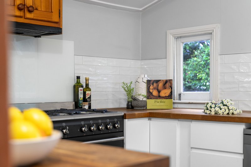 Photo - 3 Kedron Park Road, Wooloowin QLD 4030 - Image 5