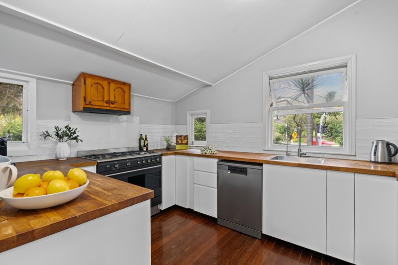 Photo - 3 Kedron Park Road, Wooloowin QLD 4030 - Image 13