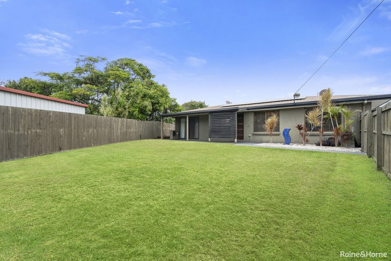 Photo - 3 Kelunji Court, Beachmere QLD 4510 - Image 2