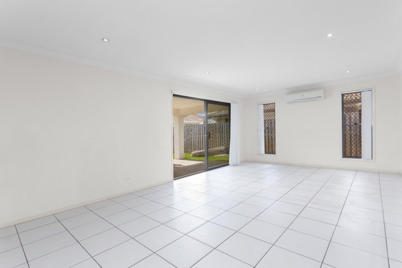 Photo - 3 Kempsey Close, Fitzgibbon QLD 4018 - Image 4