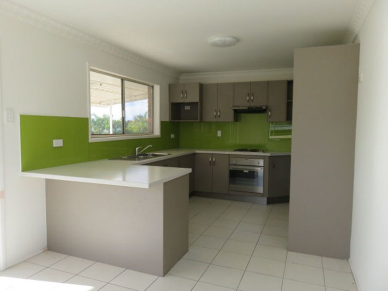 Photo - 3 Kensington Way, Strathpine QLD 4500 - Image 2