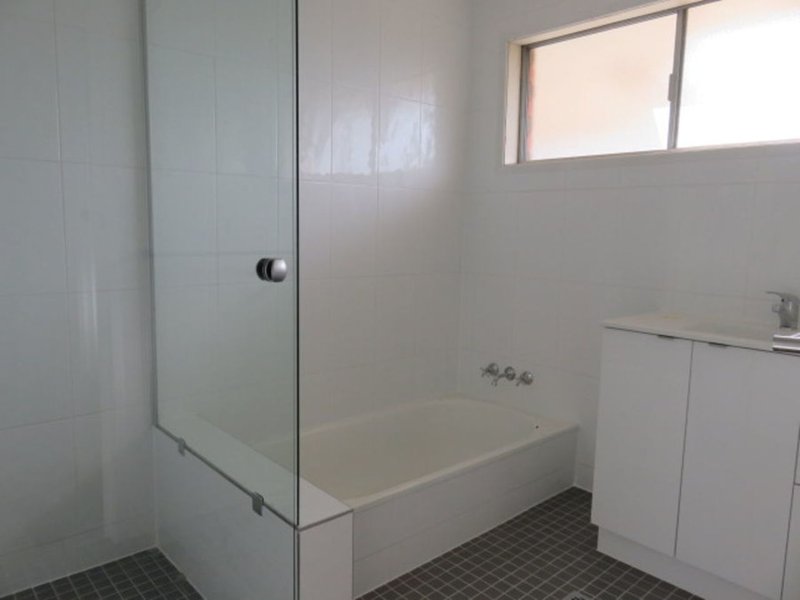 Photo - 3 Kensington Way, Strathpine QLD 4500 - Image 3