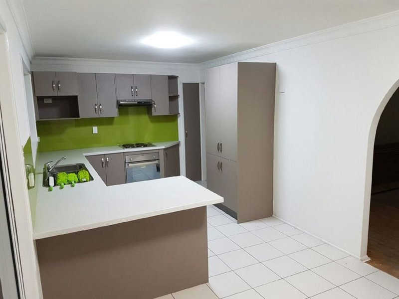 Photo - 3 Kensington Way, Strathpine QLD 4500 - Image 5