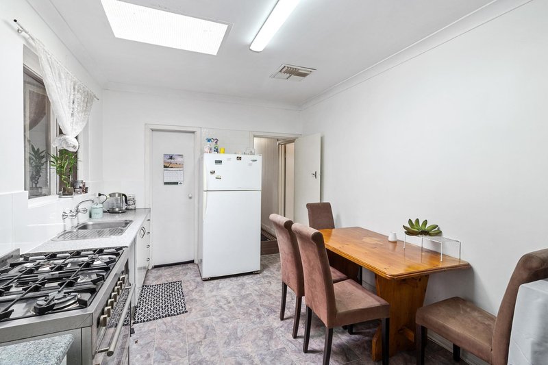 Photo - 3 Kiandra Way, High Wycombe WA 6057 - Image 3