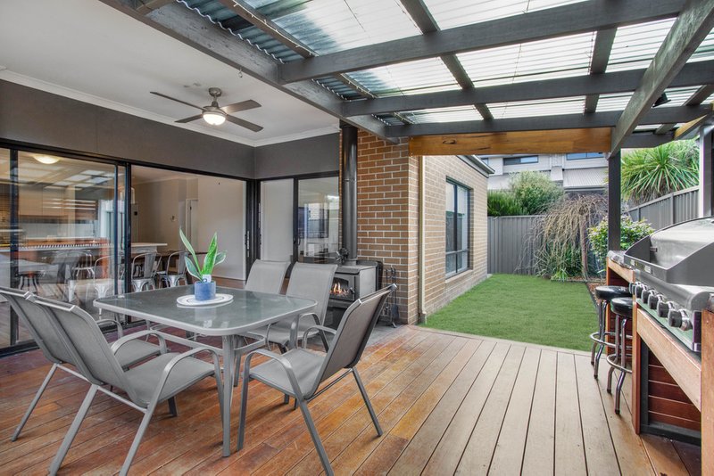 Photo - 3 Kilburn Place, Pakenham VIC 3810 - Image 9