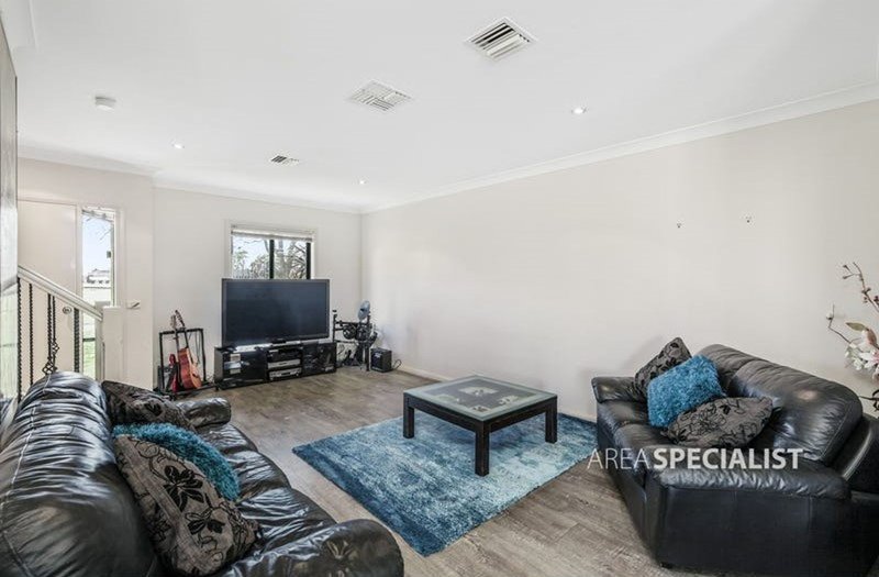 Photo - 3 Kilmartin Place, Narre Warren South VIC 3805 - Image 2