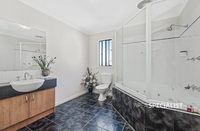 Photo - 3 Kilmartin Place, Narre Warren South VIC 3805 - Image 7