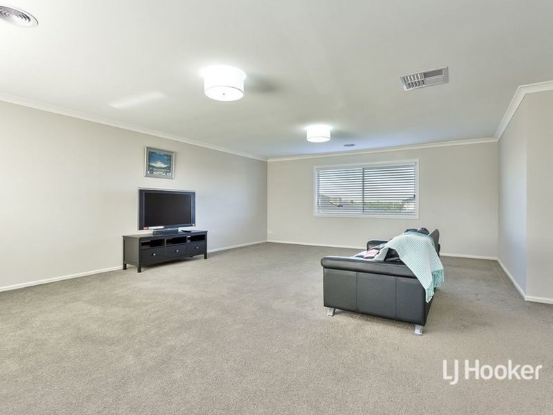 Photo - 3 Kingsford Drive, Point Cook VIC 3030 - Image 9