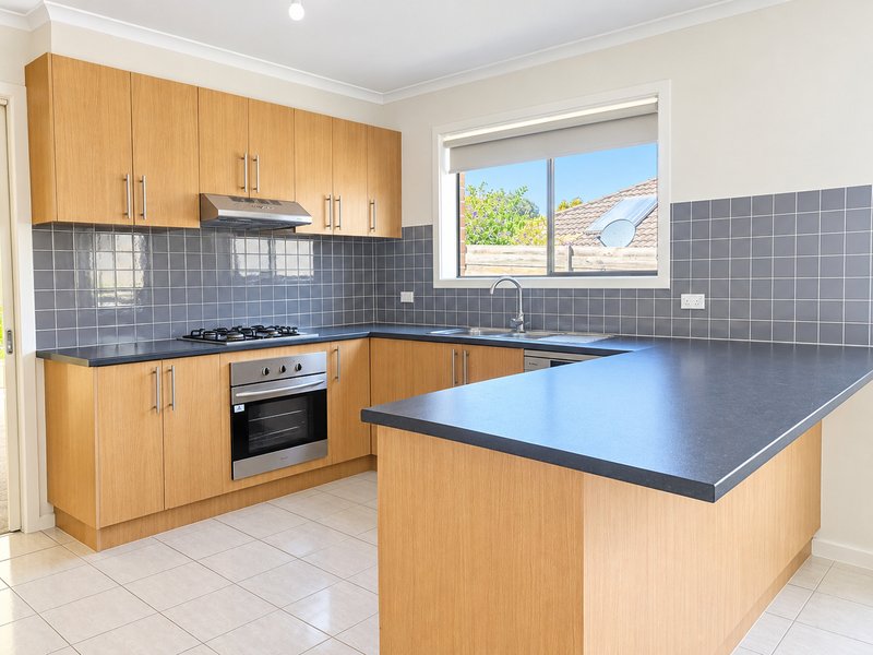 Photo - 3 Kinkora Crescent, South Morang VIC 3752 - Image 4