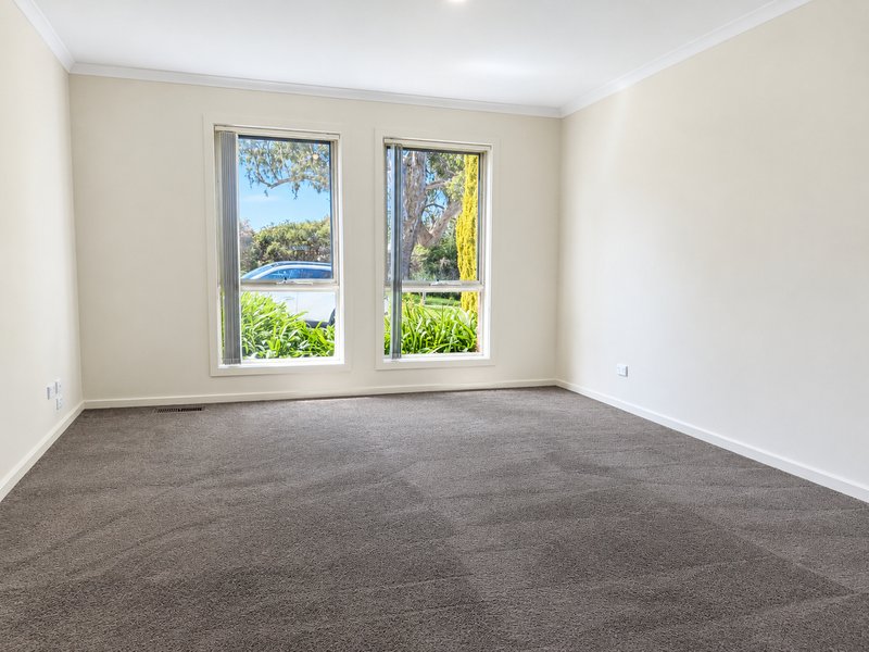 Photo - 3 Kinkora Crescent, South Morang VIC 3752 - Image 10