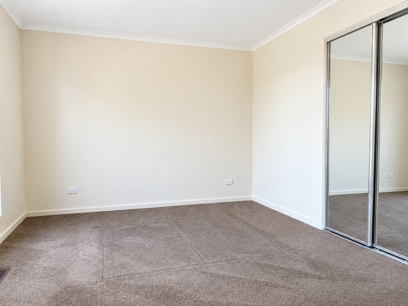 Photo - 3 Kinkora Crescent, South Morang VIC 3752 - Image 11