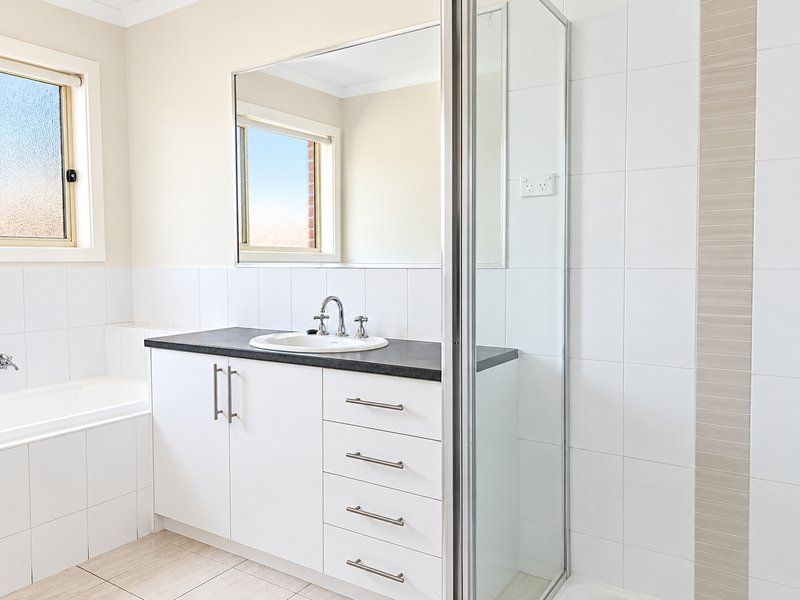 Photo - 3 Kinkora Crescent, South Morang VIC 3752 - Image 12