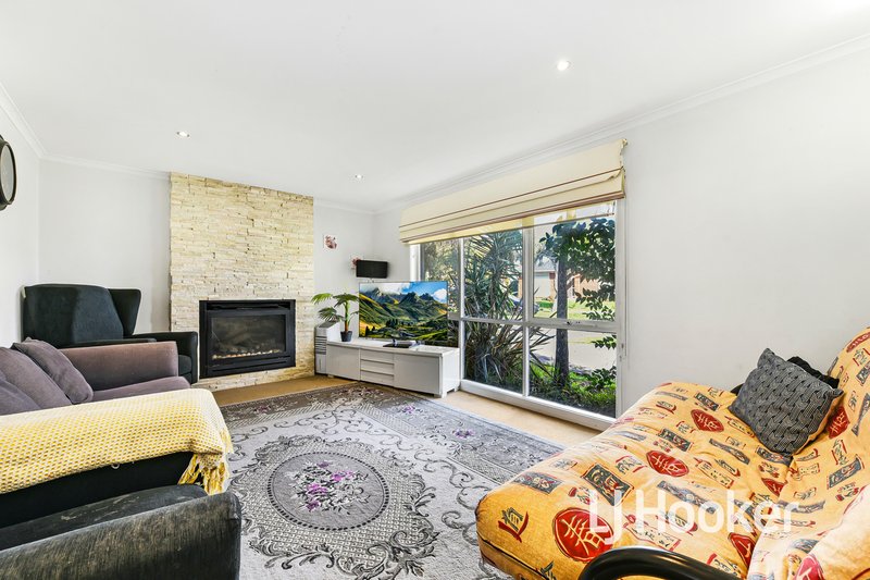 Photo - 3 Kooyong Close, Hampton Park VIC 3976 - Image 3