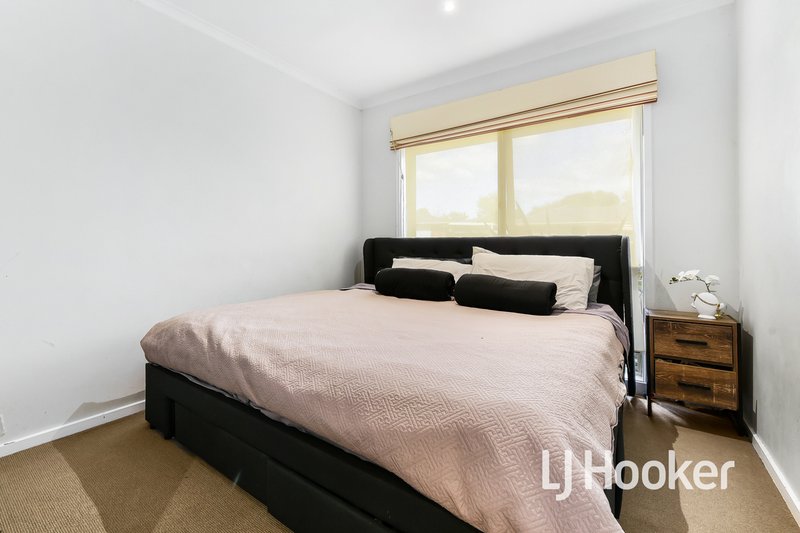 Photo - 3 Kooyong Close, Hampton Park VIC 3976 - Image 7