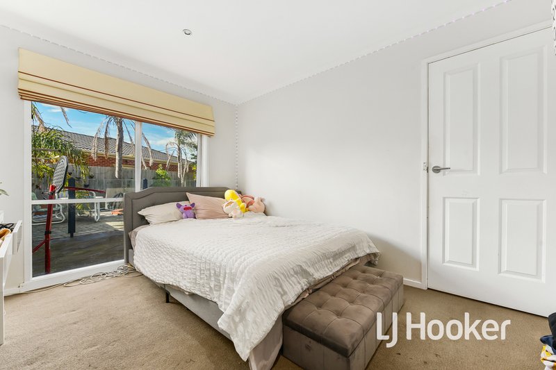 Photo - 3 Kooyong Close, Hampton Park VIC 3976 - Image 8