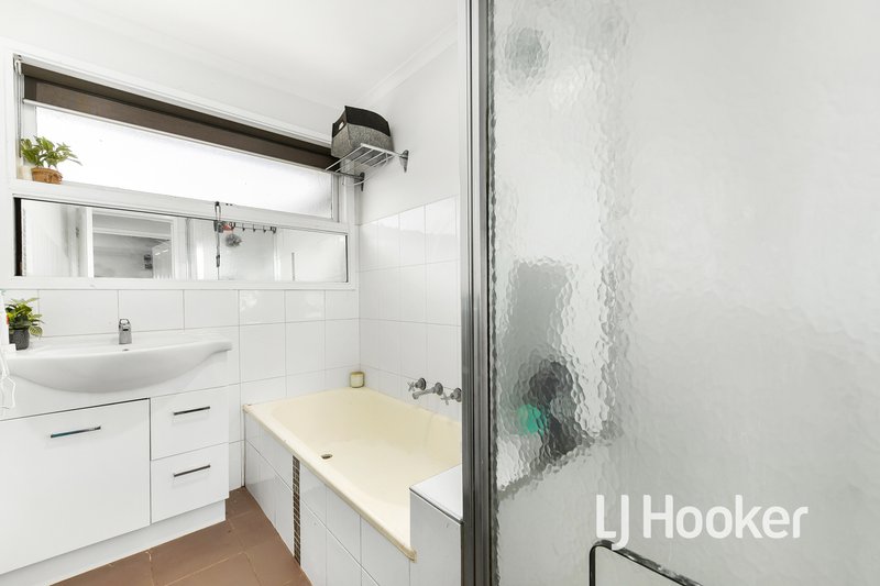 Photo - 3 Kooyong Close, Hampton Park VIC 3976 - Image 10