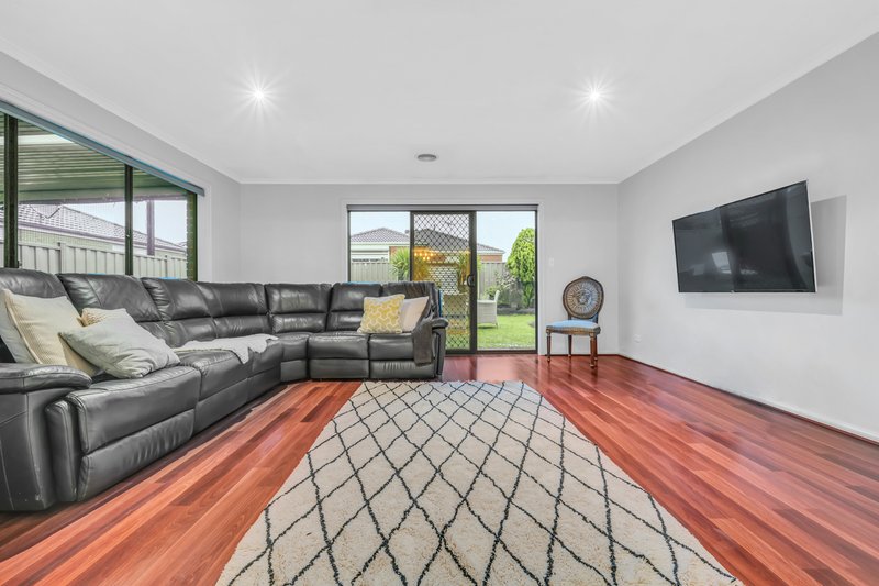 Photo - 3 Kooyong Way, Craigieburn VIC 3064 - Image 11