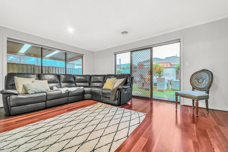 Photo - 3 Kooyong Way, Craigieburn VIC 3064 - Image 12