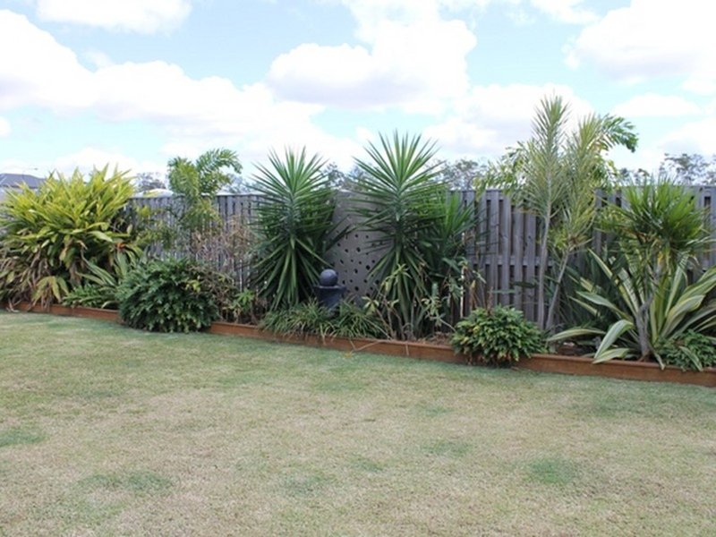 Photo - 3 Kurwongbah Street, Boyne Island QLD 4680 - Image 17