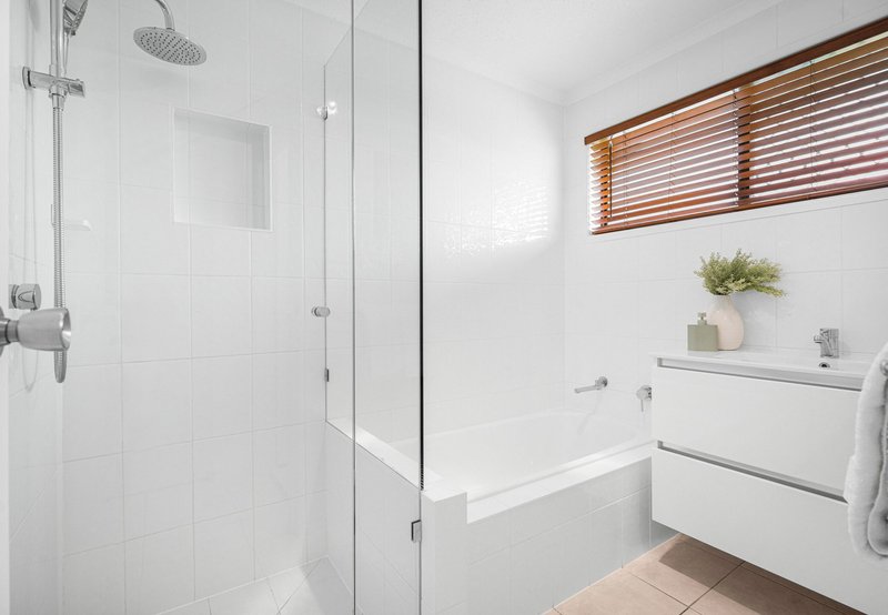 Photo - 3 Kyoomba Street, Murarrie QLD 4172 - Image 11