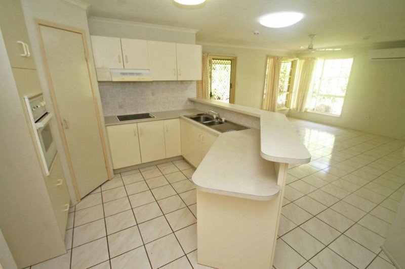 Photo - 3 Lagoon Court, Clinton QLD 4680 - Image 2