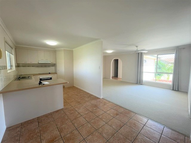 Photo - 3 Laguna Court, Urangan QLD 4655 - Image 2