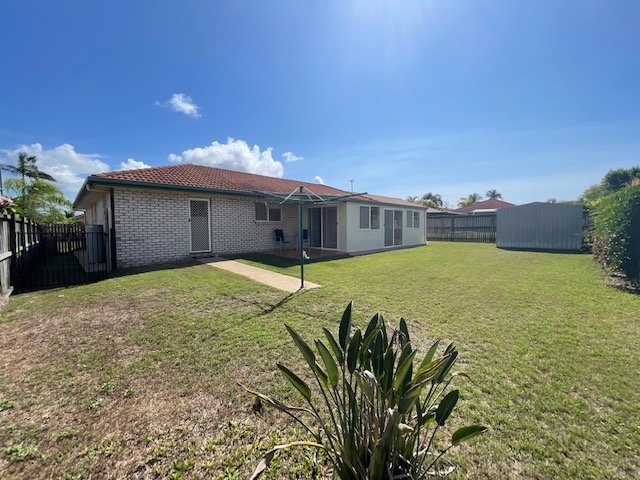 Photo - 3 Laguna Court, Urangan QLD 4655 - Image 4