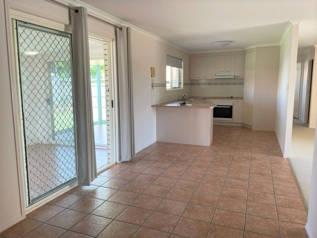 Photo - 3 Laguna Court, Urangan QLD 4655 - Image 9