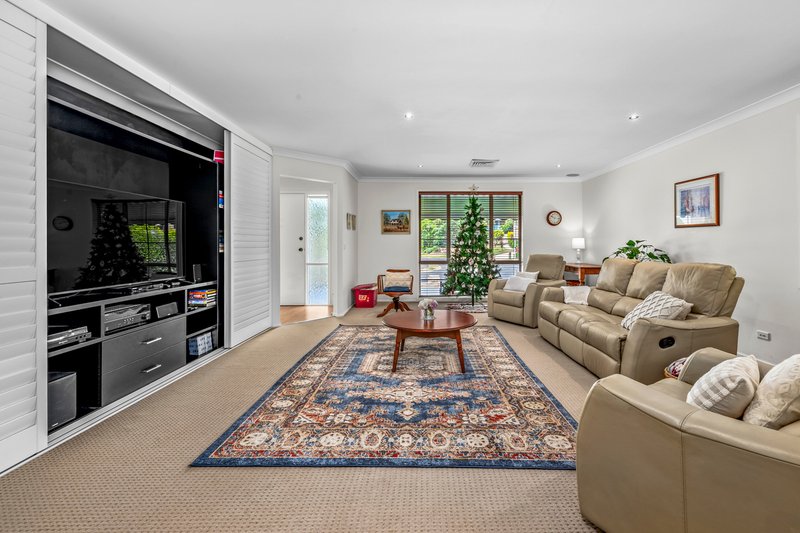 Photo - 3 Lakeshore Close, Kilaben Bay NSW 2283 - Image 6