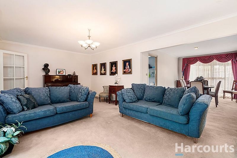 Photo - 3 Lanark Court, Glen Waverley VIC 3150 - Image 3