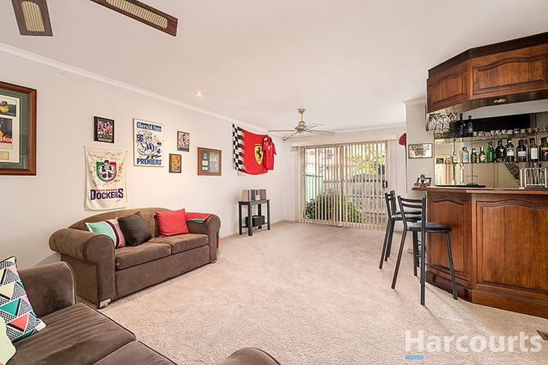 Photo - 3 Lanark Court, Glen Waverley VIC 3150 - Image 5