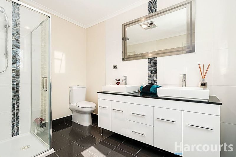 Photo - 3 Lanark Court, Glen Waverley VIC 3150 - Image 8