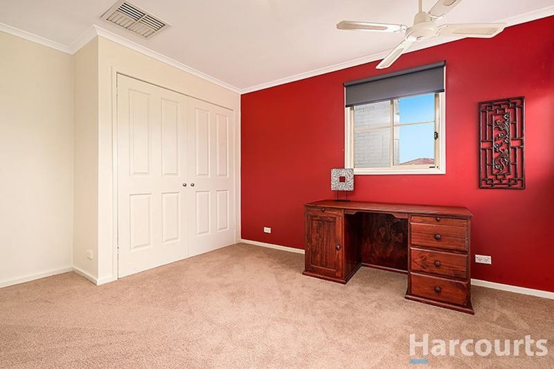 Photo - 3 Lanark Court, Glen Waverley VIC 3150 - Image 9