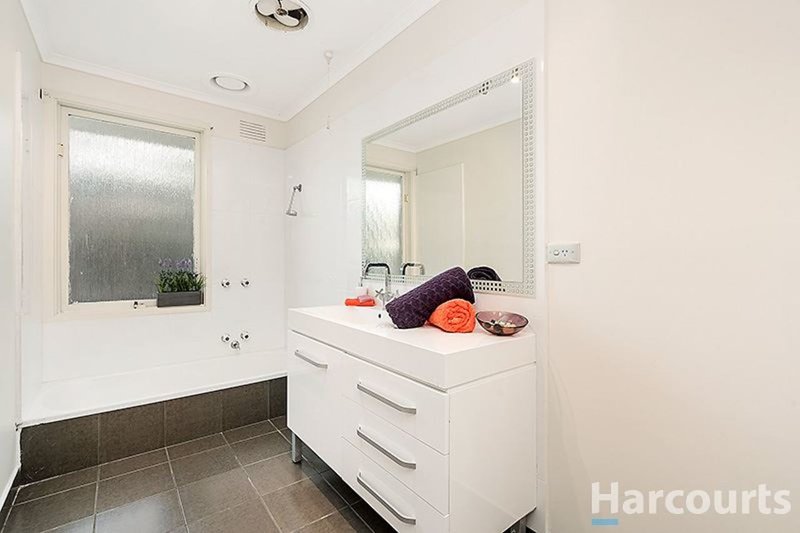 Photo - 3 Lanark Court, Glen Waverley VIC 3150 - Image 10