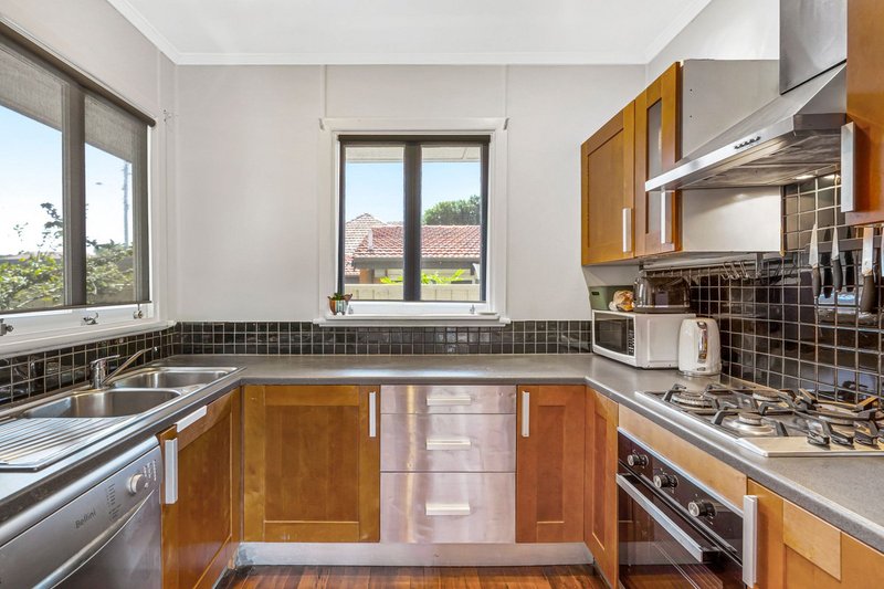 Photo - 3 Lancaster Avenue, Redcliffe QLD 4020 - Image 3