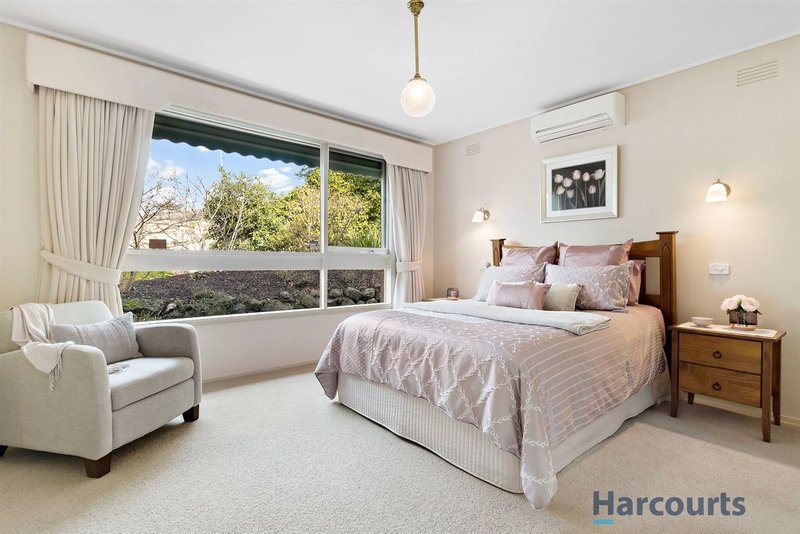 Photo - 3 Landen Avenue, Glen Waverley VIC 3150 - Image 2