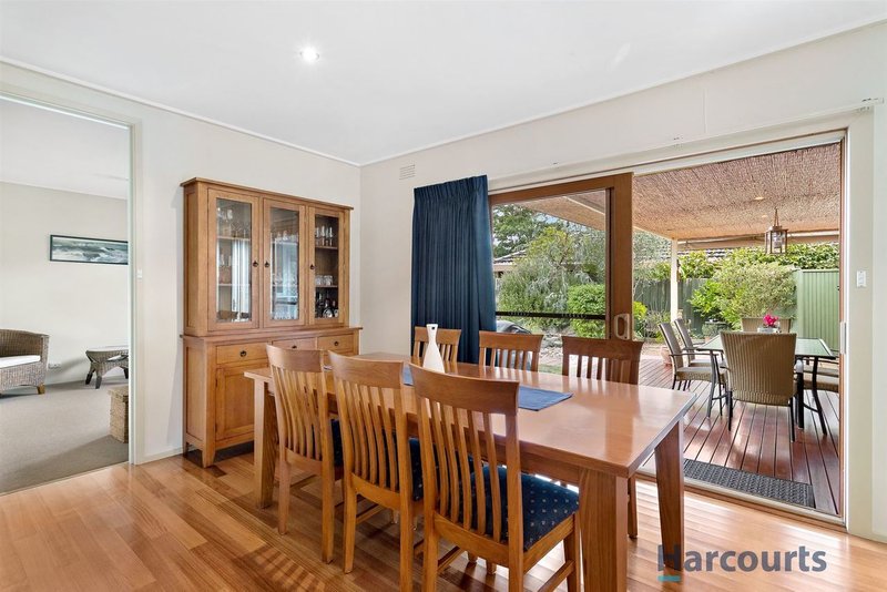 Photo - 3 Landen Avenue, Glen Waverley VIC 3150 - Image 5