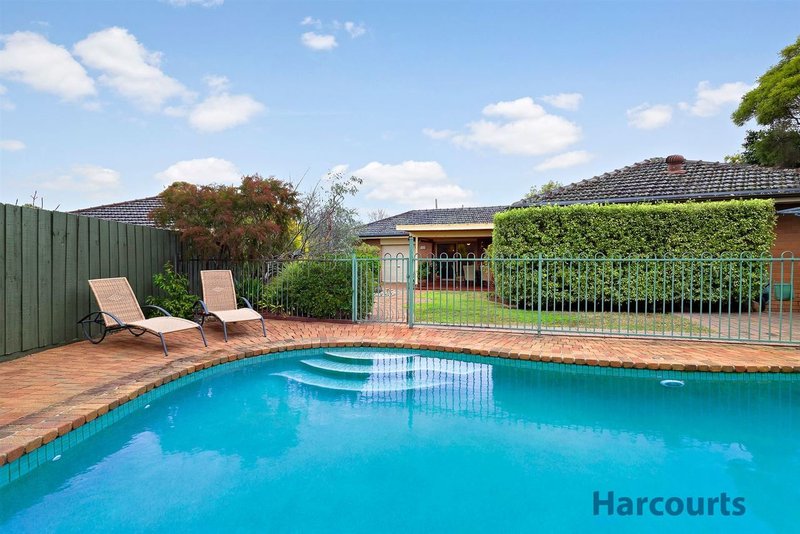 Photo - 3 Landen Avenue, Glen Waverley VIC 3150 - Image 9