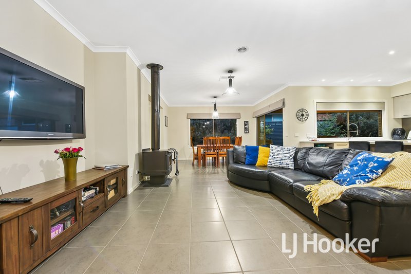 Photo - 3 Landy Circuit, Pakenham VIC 3810 - Image 8