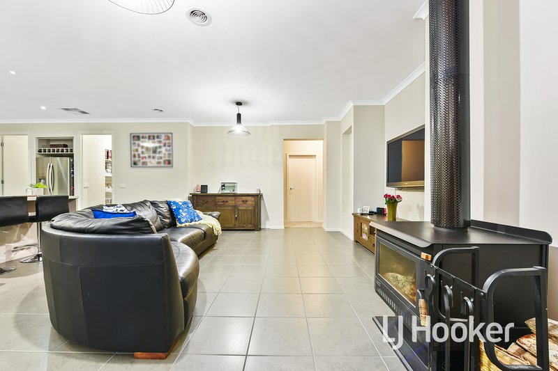 Photo - 3 Landy Circuit, Pakenham VIC 3810 - Image 9