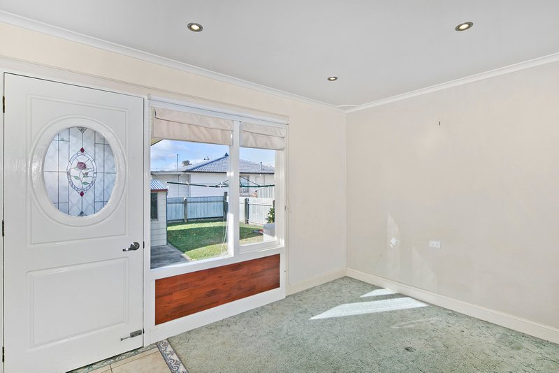 Photo - 3 Lansdowne Place, Goulburn NSW 2580 - Image 5