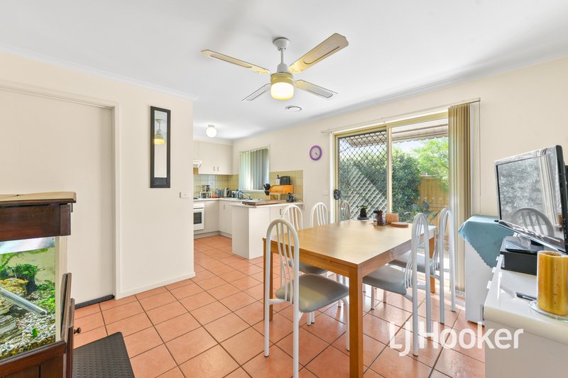 Photo - 3 Lansell Drive, Cranbourne North VIC 3977 - Image 3