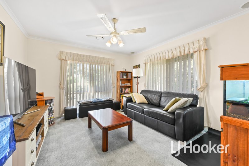 Photo - 3 Lansell Drive, Cranbourne North VIC 3977 - Image 4