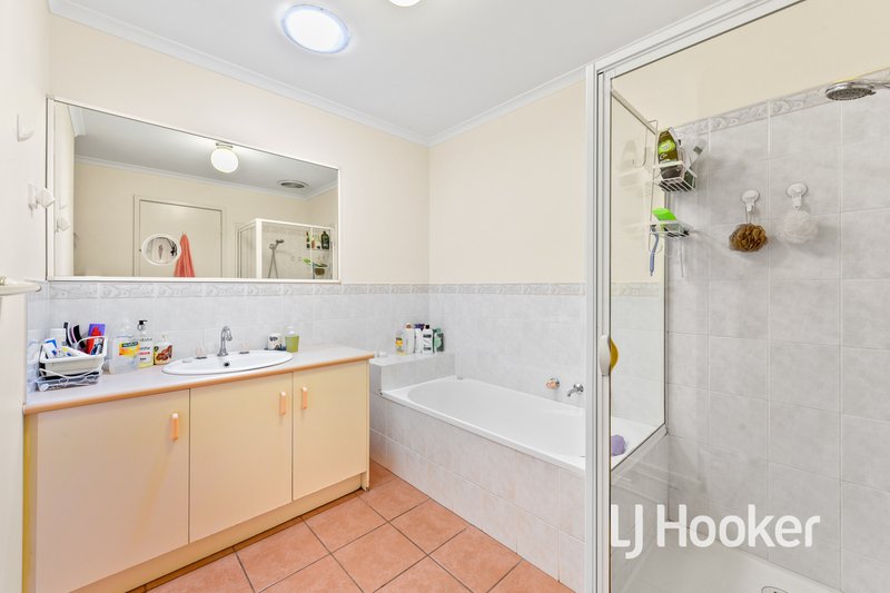 Photo - 3 Lansell Drive, Cranbourne North VIC 3977 - Image 8