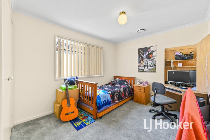 Photo - 3 Lansell Drive, Cranbourne North VIC 3977 - Image 9