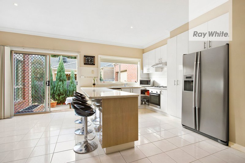 Photo - 3 Lapwing Road, South Morang VIC 3752 - Image 3