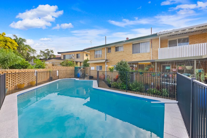 Photo - 3 Larwood Street, Upper Mount Gravatt QLD 4122 - Image 2