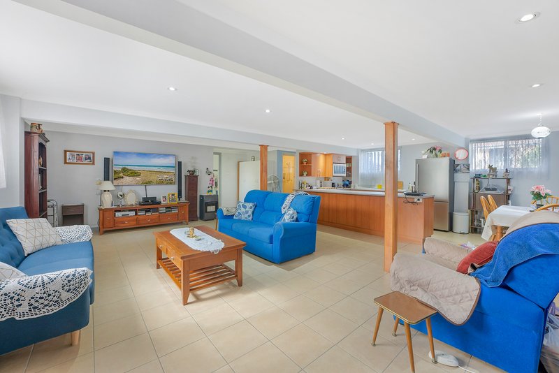 Photo - 3 Larwood Street, Upper Mount Gravatt QLD 4122 - Image 13