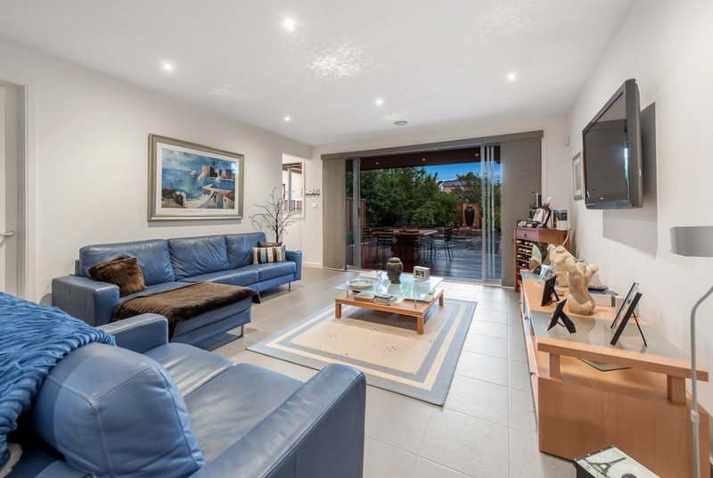 Photo - 3 Lauriston Quay, Caroline Springs VIC 3023 - Image 5