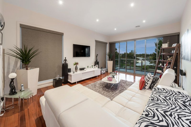 Photo - 3 Lauriston Quay, Caroline Springs VIC 3023 - Image 12